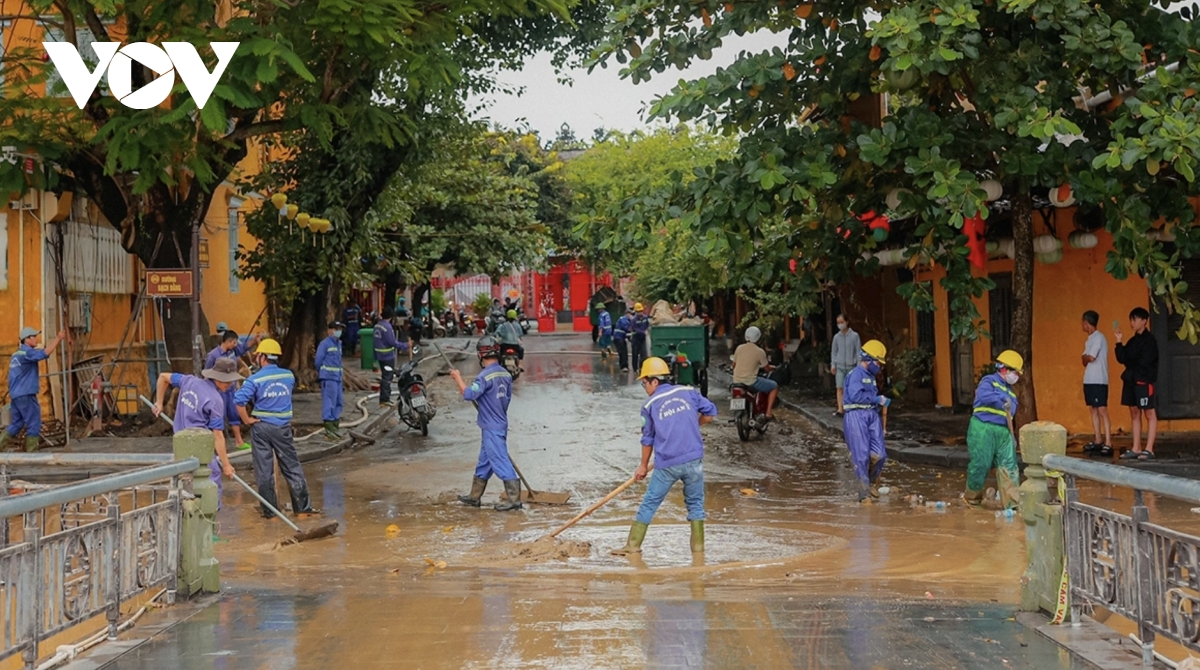 Hoi An intensifies cleanup efforts after heavy flooding